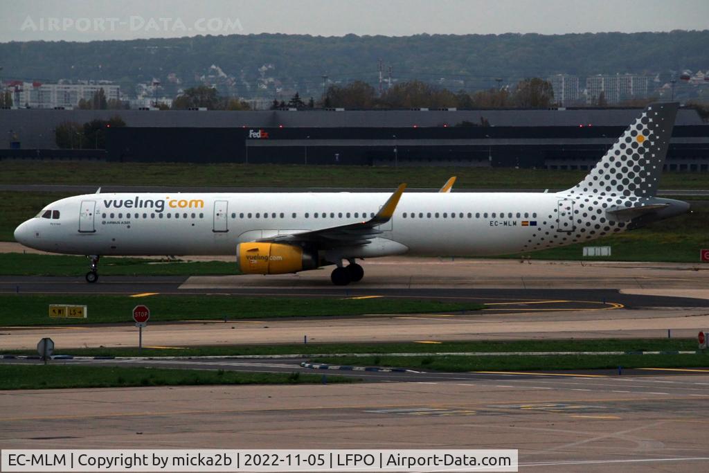 EC-MLM, 2016 Airbus A321-231 C/N 7108, Taxiing