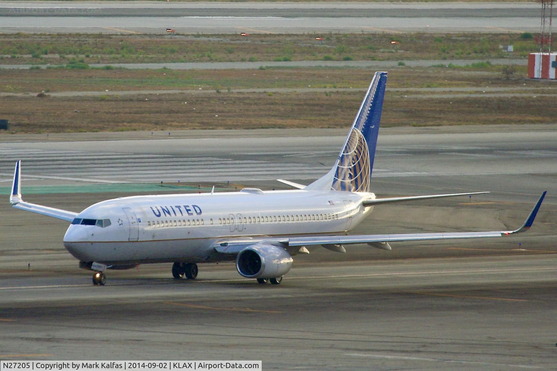 N27205, 2000 Boeing 737-824 C/N 30577, United Boeing 737-824, N27205 taxiing to 25R LAX