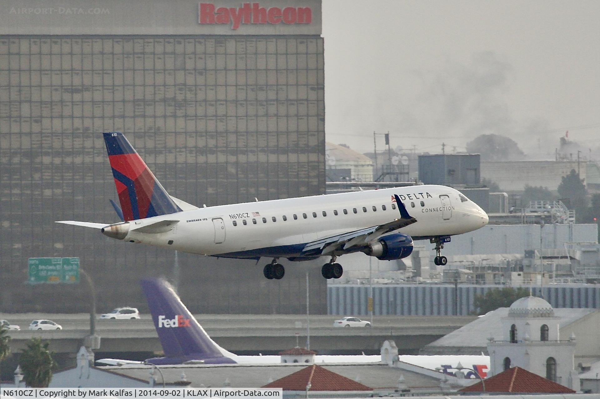 N610CZ, 2007 Embraer 175LR (ERJ-170-200LR) C/N 17000198, SkyWest/Delta Connection Embraer 175LR, N610CZ on short final for 25L LAX