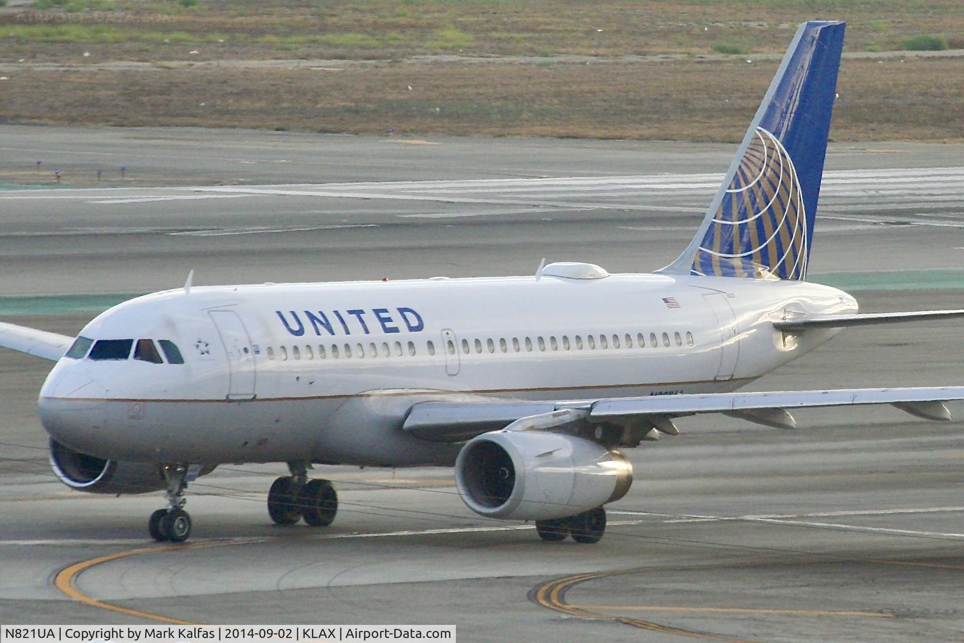 N821UA, 1998 Airbus A319-131 C/N 944, United Airbus A319-131, N821UA taxiing to 25R LAX