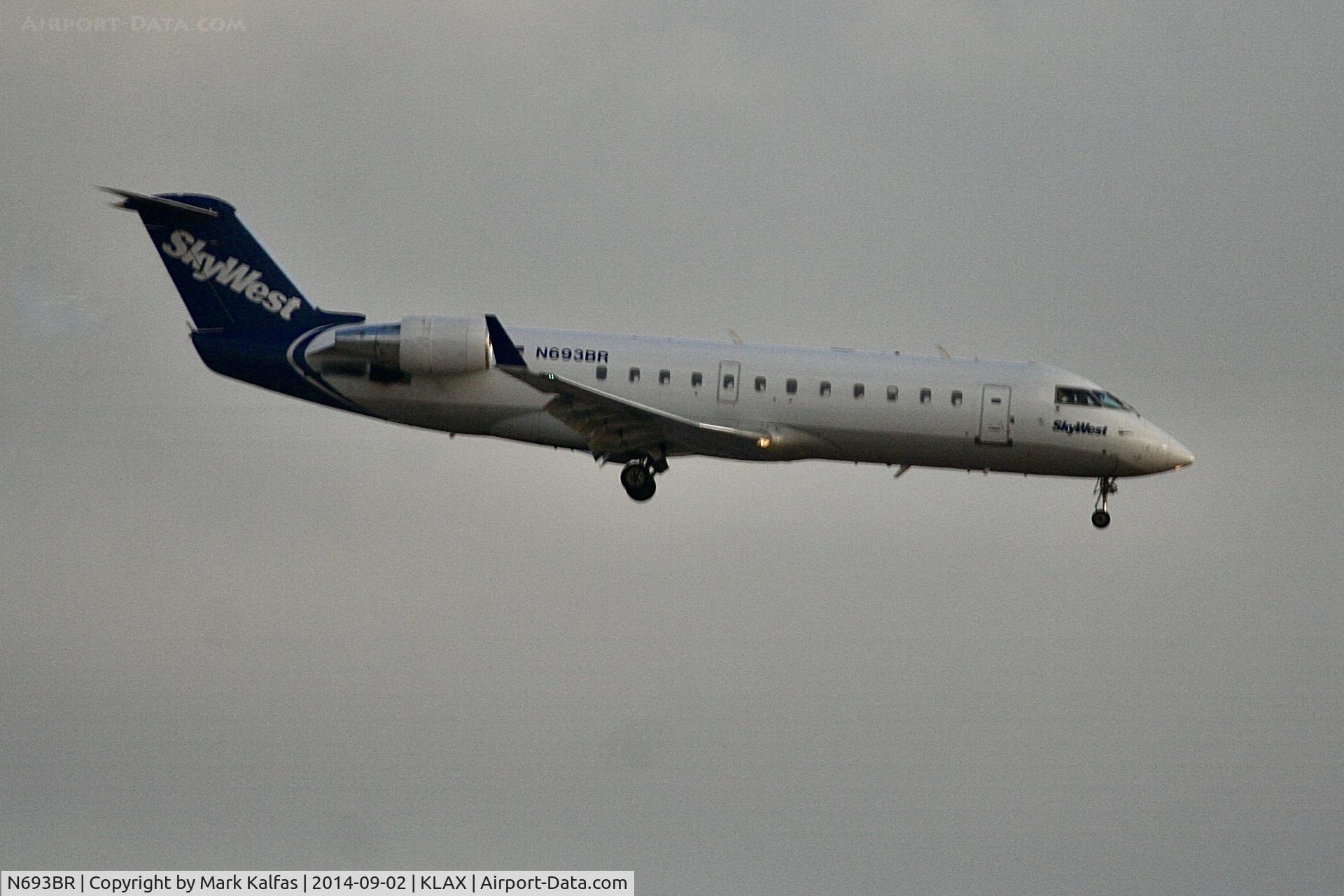 N693BR, 2003 Bombardier CRJ-200ER (CL-600-2B19) C/N 7761, SkyWest Bombardier CRJ-200ER, N693BR on final LAX