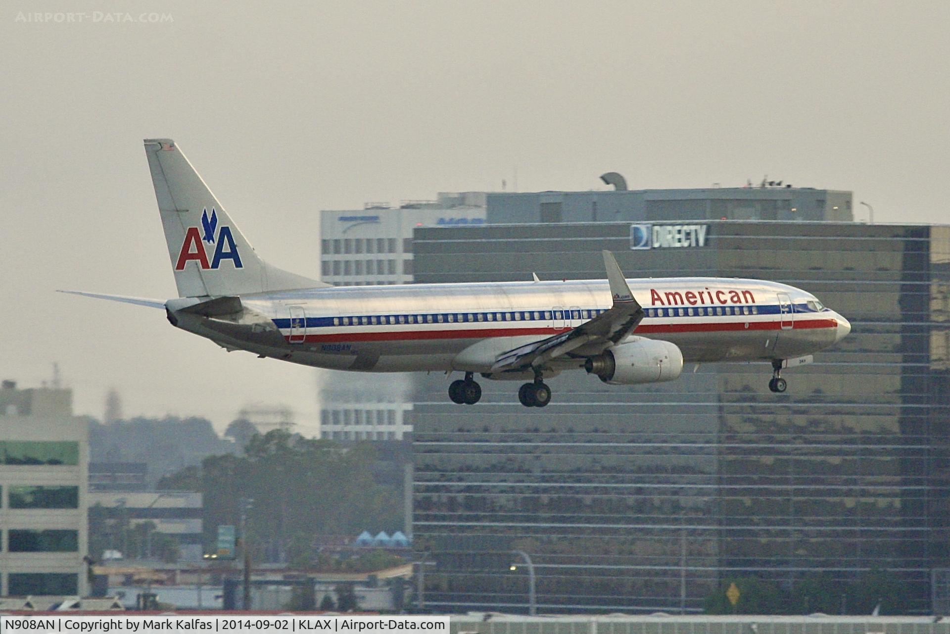N908AN, 1999 Boeing 737-823 C/N 29510, American Boeing 737-823, N908AN on approach to 25L LAX