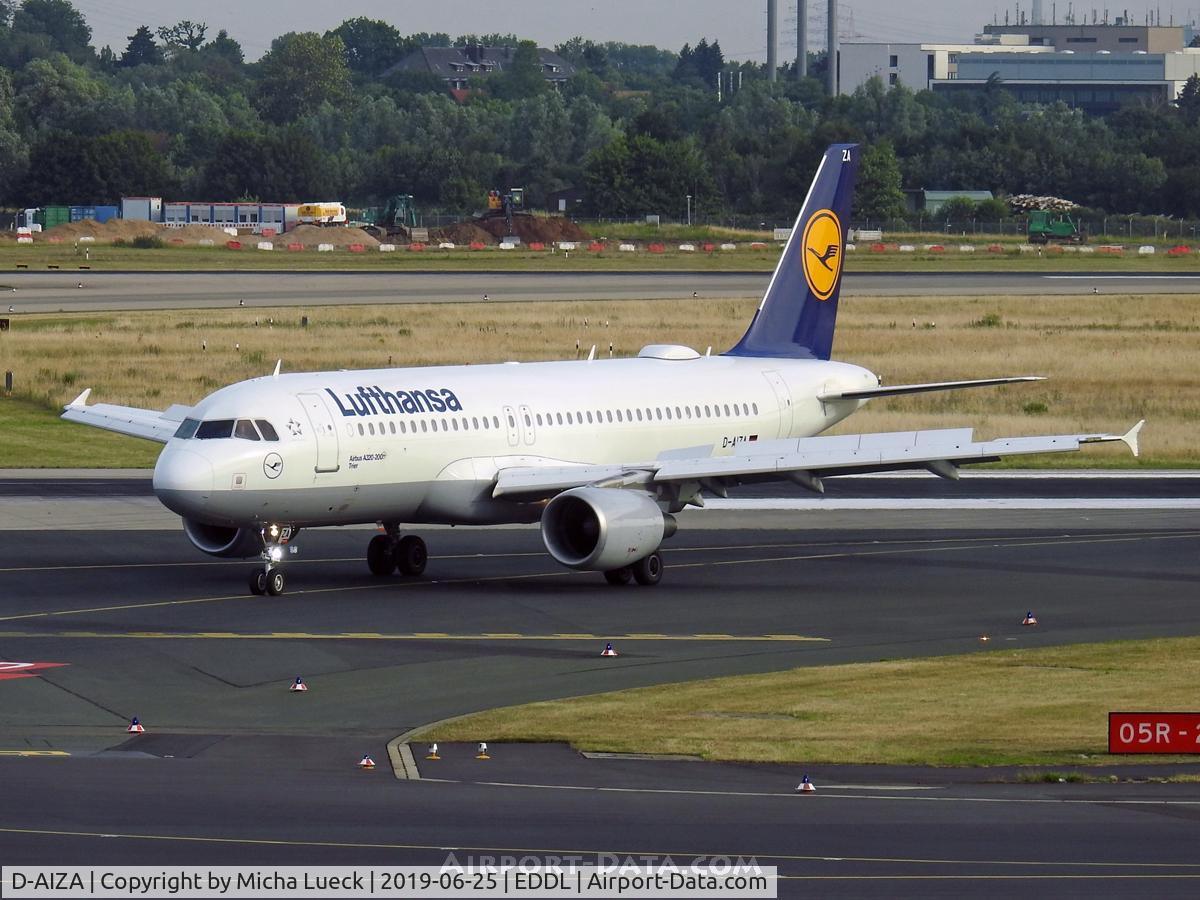 D-AIZA, 2009 Airbus A320-214 C/N 4097, At Düsseldorf