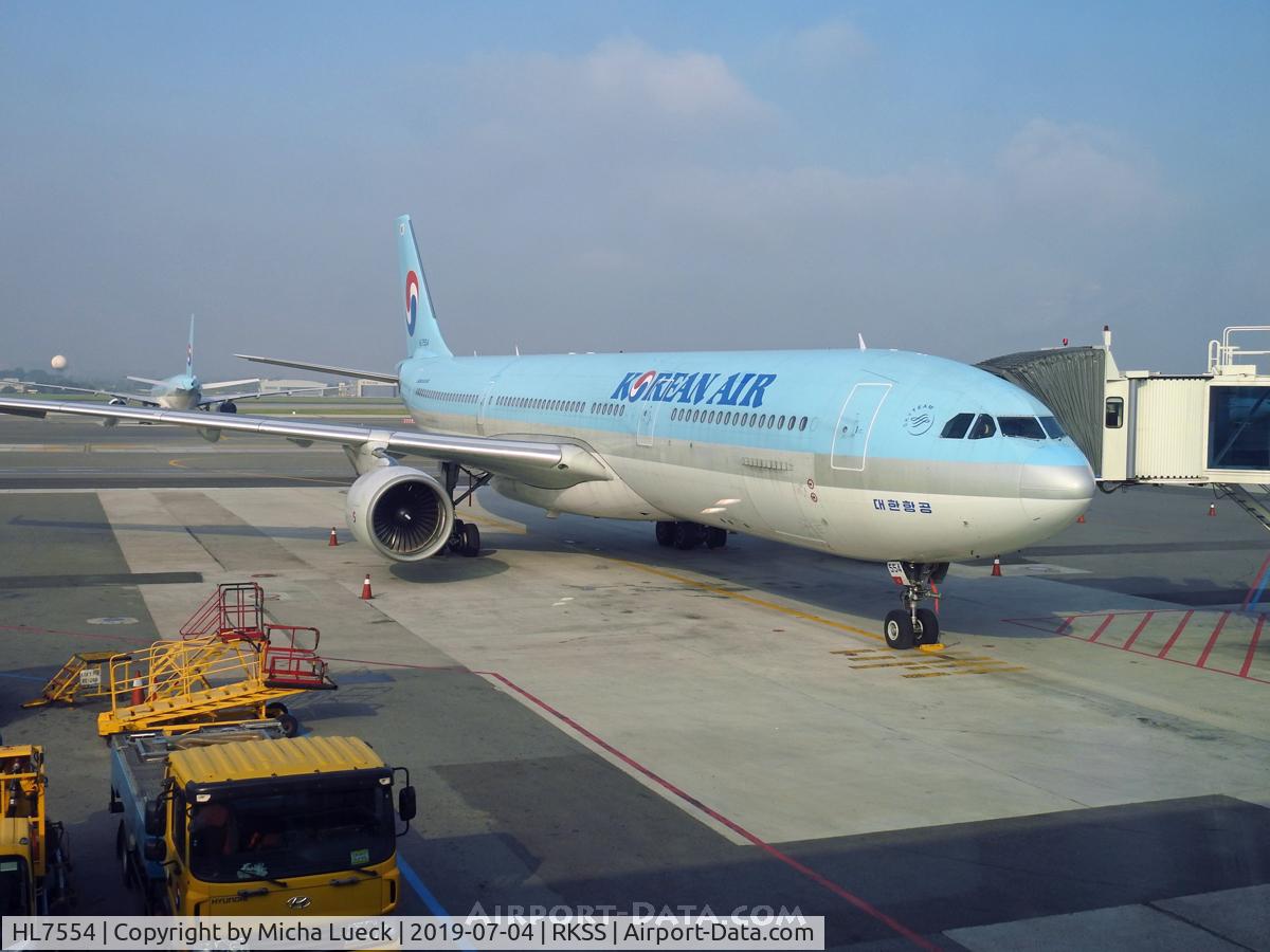 HL7554, 1999 Airbus A330-323 C/N 256, At Gimpo