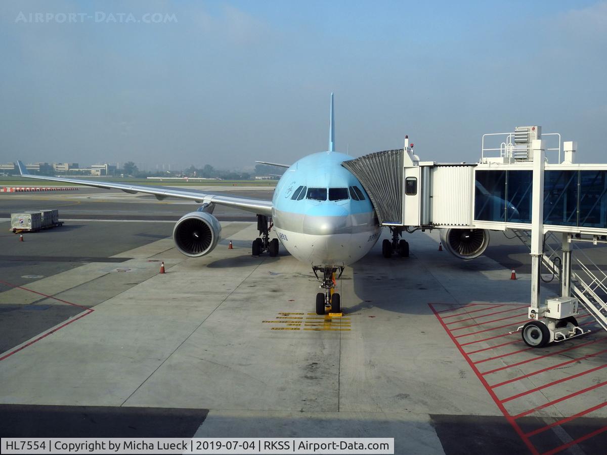 HL7554, 1999 Airbus A330-323 C/N 256, At Gimpo