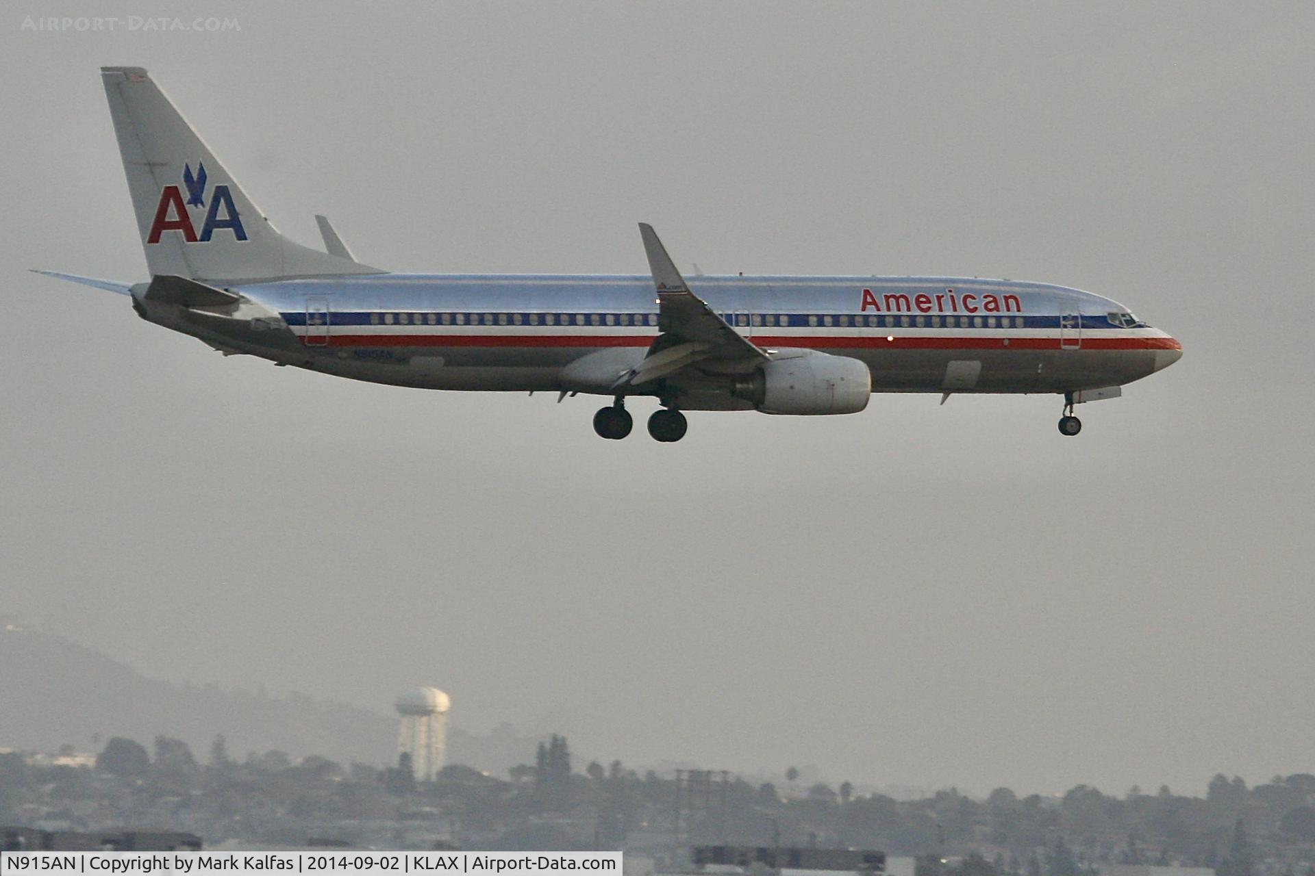 N915AN, 1999 Boeing 737-823 C/N 29516, American Boeing 737-823, N915AN on short final for 25L LAX