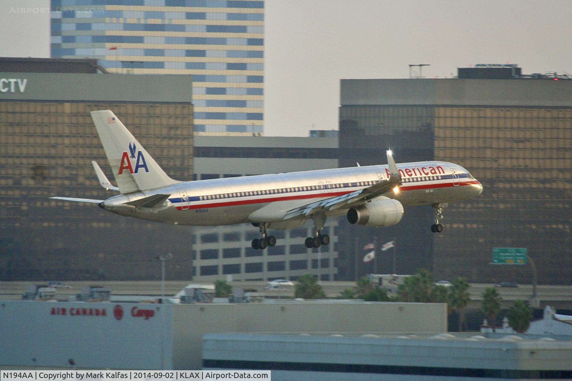 N194AA, 2001 Boeing 757-223 C/N 32388, American Boeing 757-223, N194AA on approach 25L at LAX
