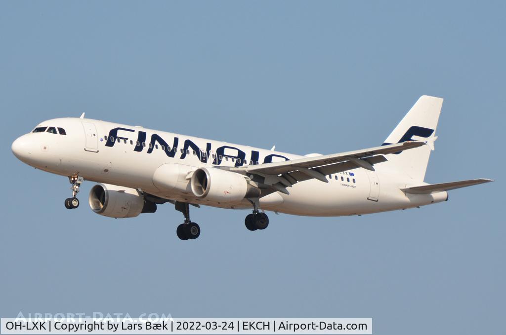 OH-LXK, 2003 Airbus A320-214 C/N 2065, RWY22L