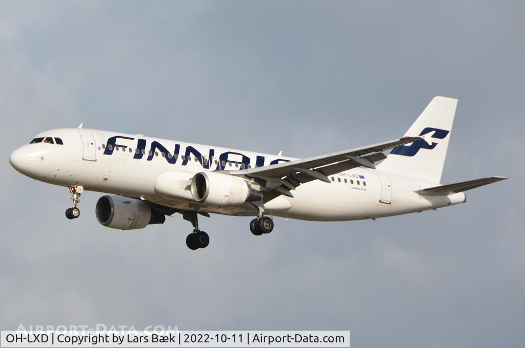 OH-LXD, 2001 Airbus A320-214 C/N 1588, RWY22L