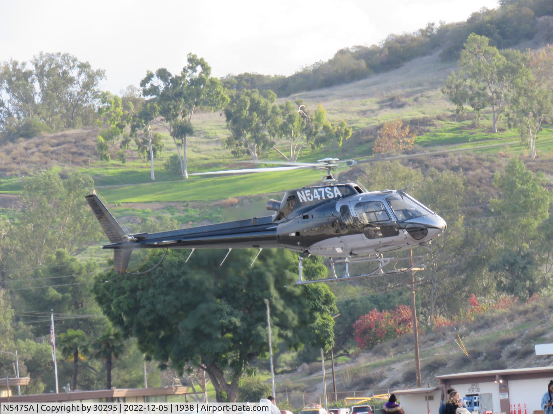N547SA, 1988 Aerospatiale AS-350B-2 Ecureuil C/N 2124, Hovering