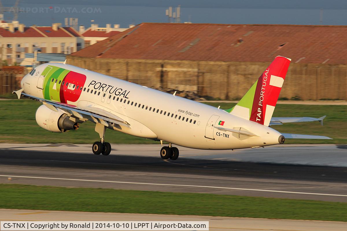 CS-TNX, 2006 Airbus A320-214 C/N 2822, at lis