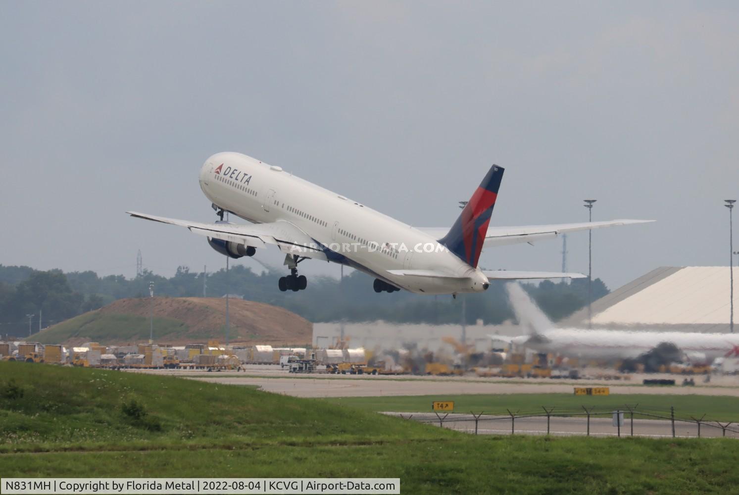 N831MH, 2000 Boeing 767-432/ER C/N 29702, CVG 2022