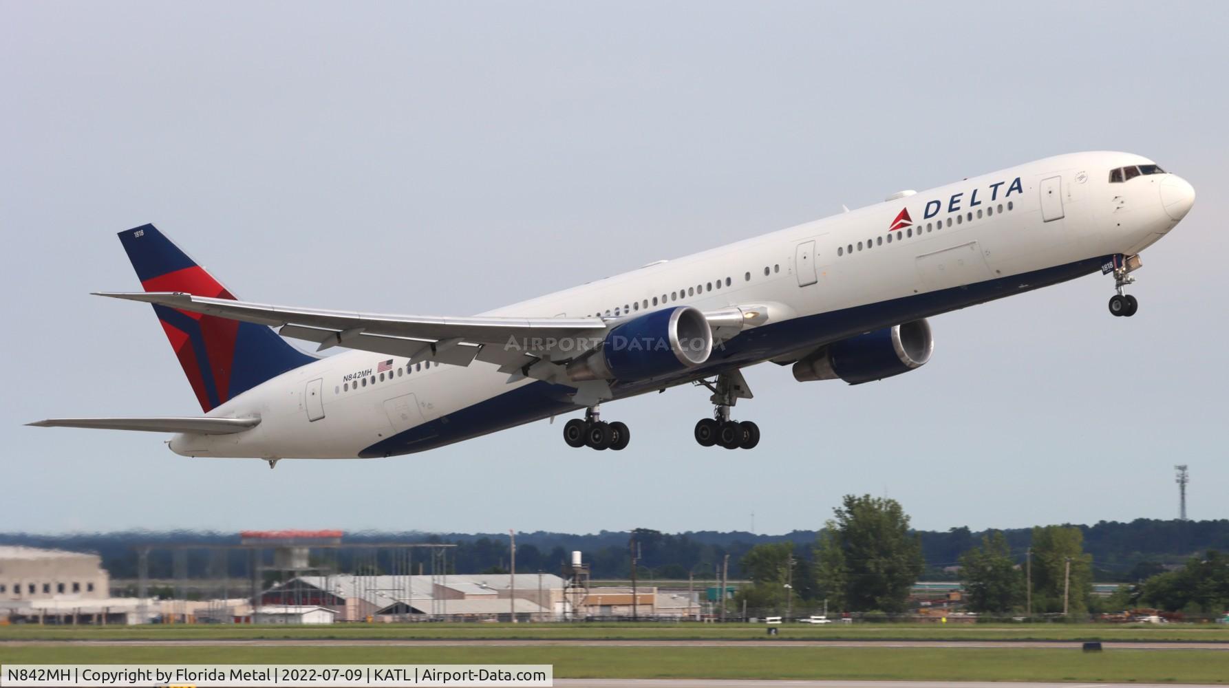 N842MH, 2001 Boeing 767-432/ER C/N 29715, ATL 2022