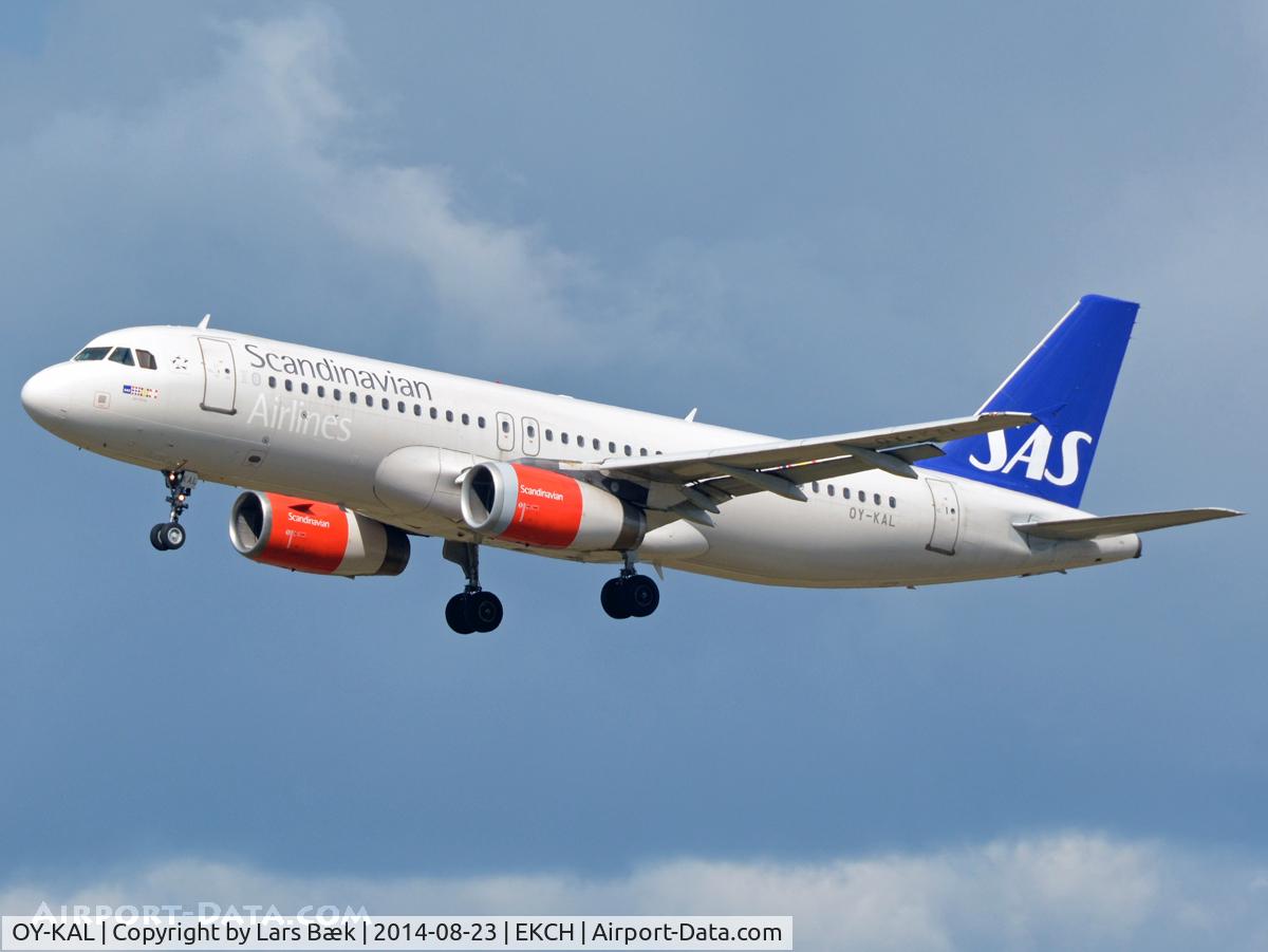 OY-KAL, 2006 Airbus A320-232 C/N 2883, RWY22L