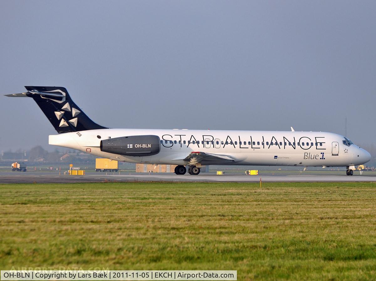 OH-BLN, 1999 Boeing 717-2K9 C/N 55053, RWY04R
