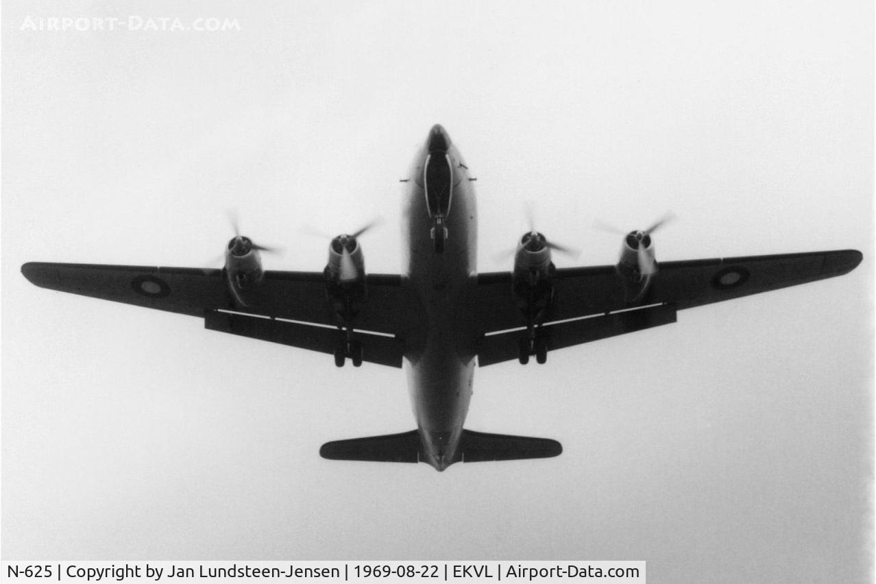 N-625, Douglas C-54D Skymaster C/N 10730, C-54D N-625 from Royal Danish Air Force seen on final 
approach to runway 28 at Vaerloese Air Base in Denmark.