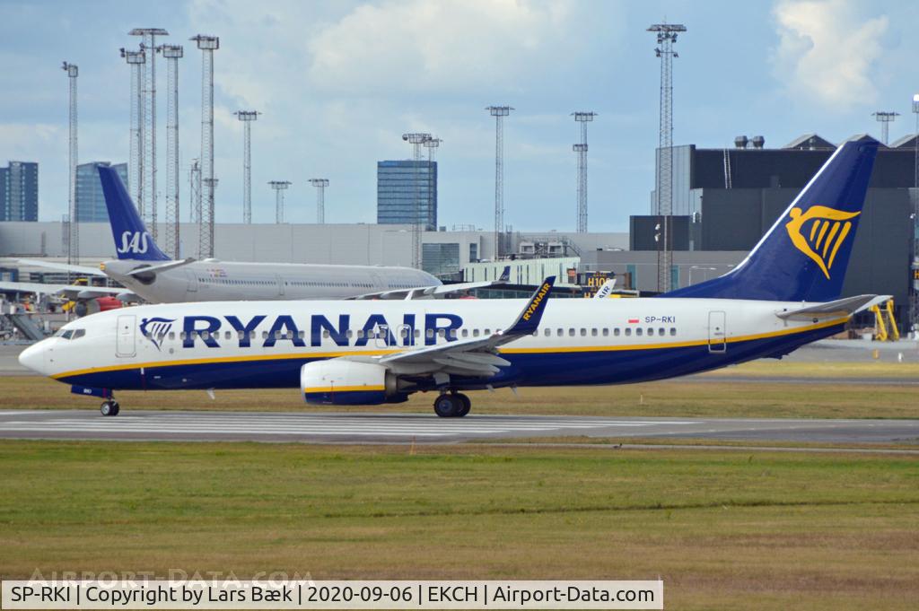 SP-RKI, 2017 Boeing 737-8AS C/N 44783, RWY22L for take of