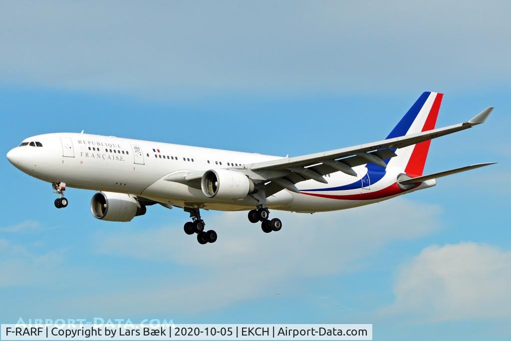 F-RARF, 1999 Airbus A330-223 C/N 240, RWY22L