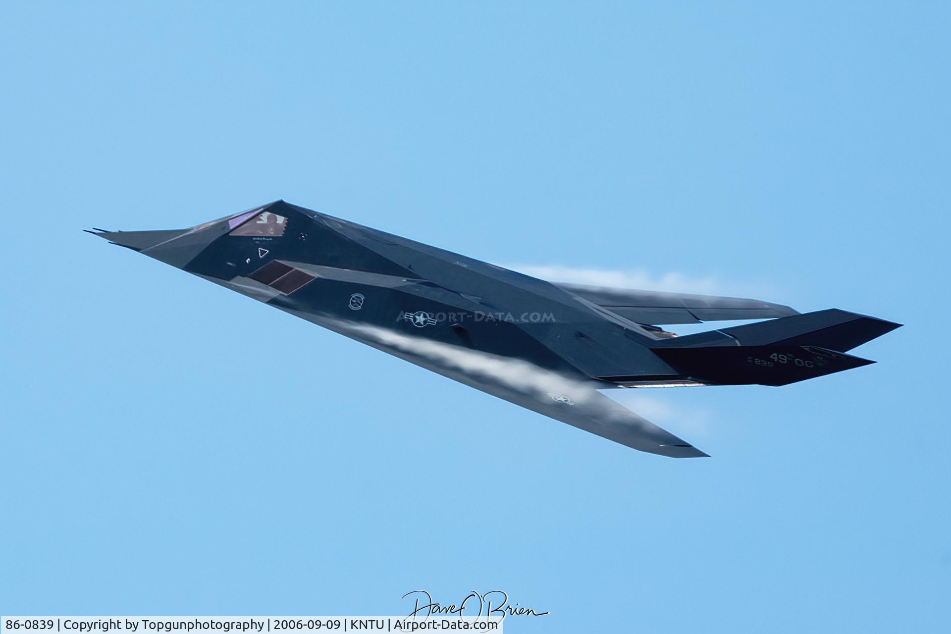 86-0839, 1986 Lockheed F-117A Nighthawk C/N A.4064, F-117 Demo banking off to the left