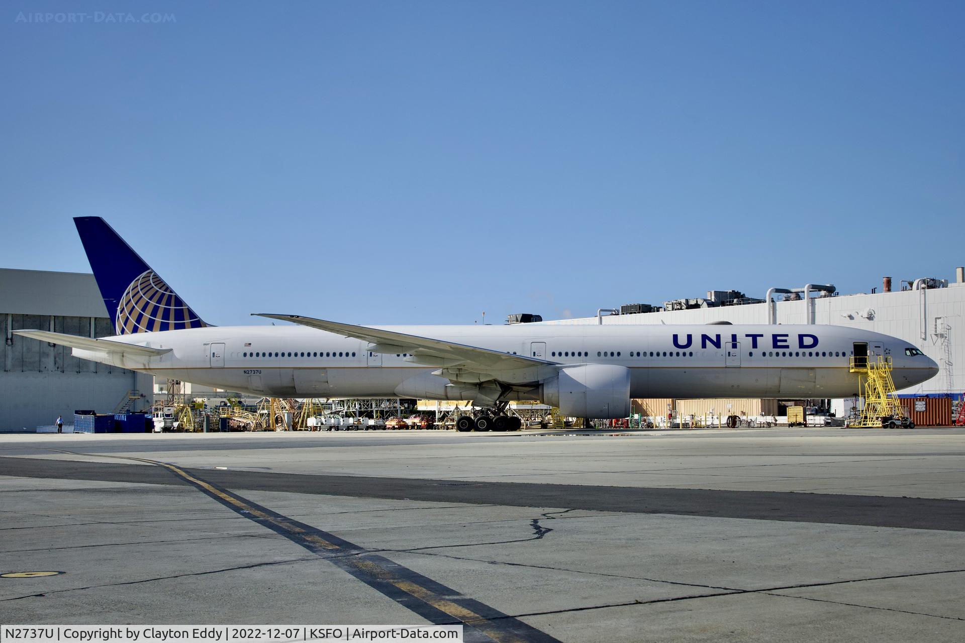 N2737U, 2017 Boeing 777-300/ER C/N 62647, SFO 2022.