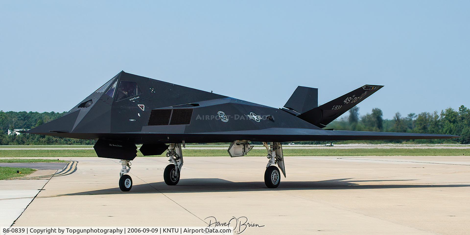 86-0839, 1986 Lockheed F-117A Nighthawk C/N A.4064, The Wobbley Goblin heads back to the hot ramp.