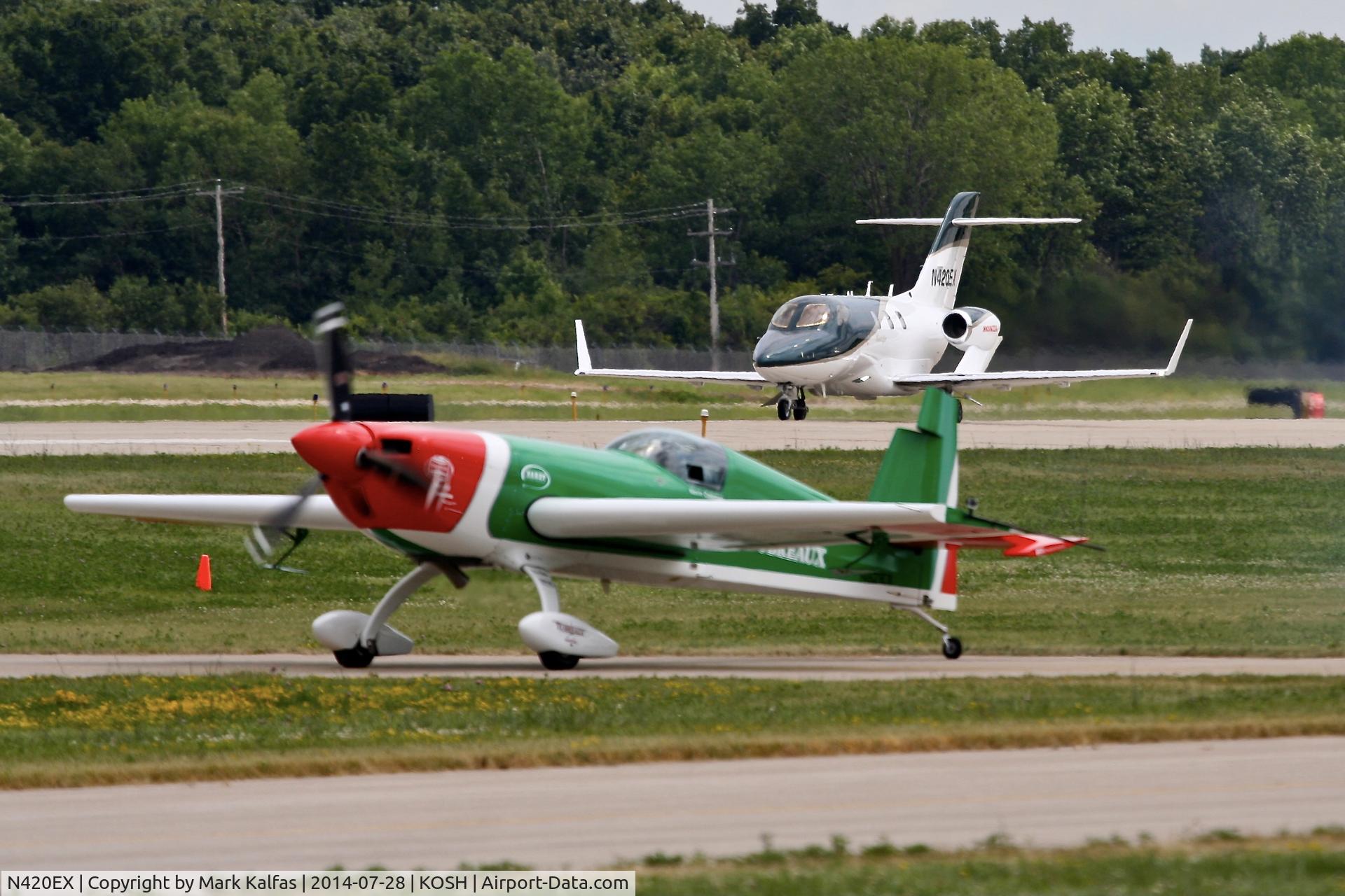 N420EX, 2014 Honda HA-420 HondaJet C/N 42000011, Honda HA-420 HondaJet, N420EX departing OSH