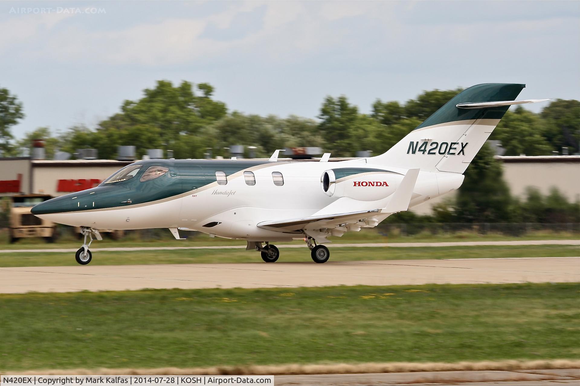 N420EX, 2014 Honda HA-420 HondaJet C/N 42000011, Honda HA-420 HondaJet, N420EX departing OSH
