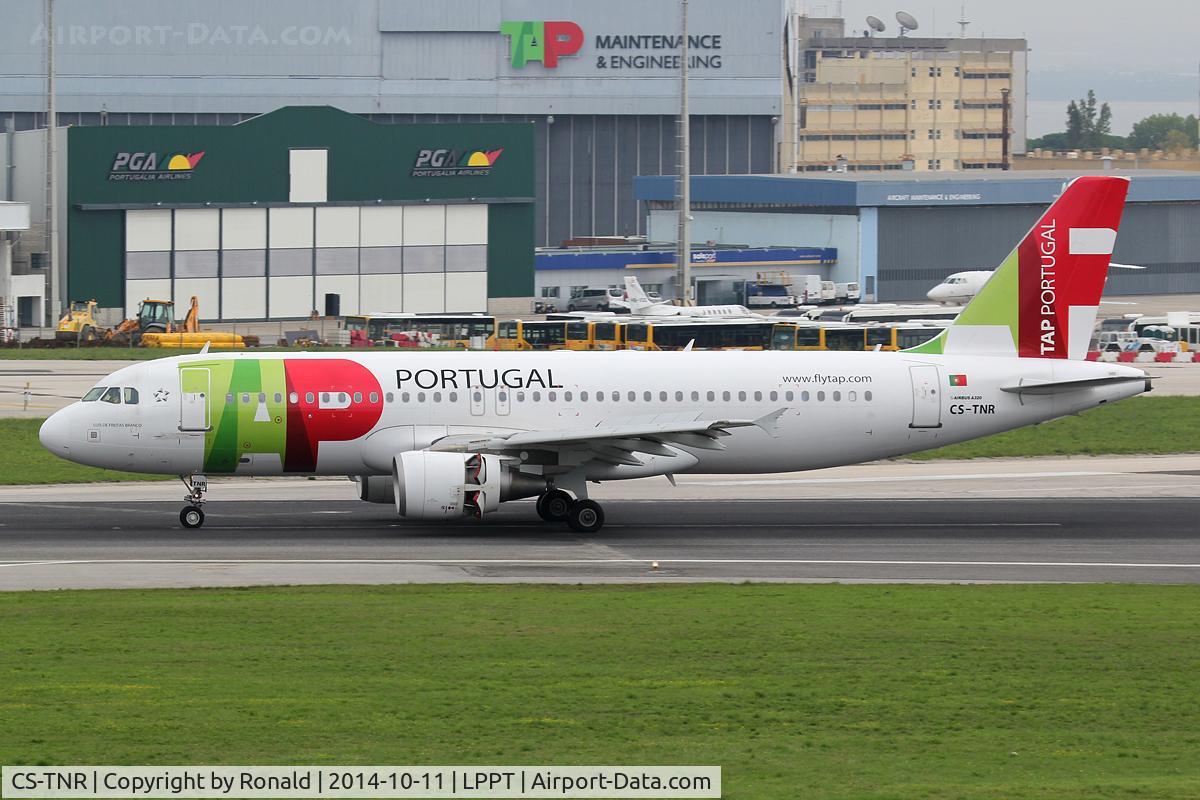 CS-TNR, 2009 Airbus A320-214 C/N 3883, at lis