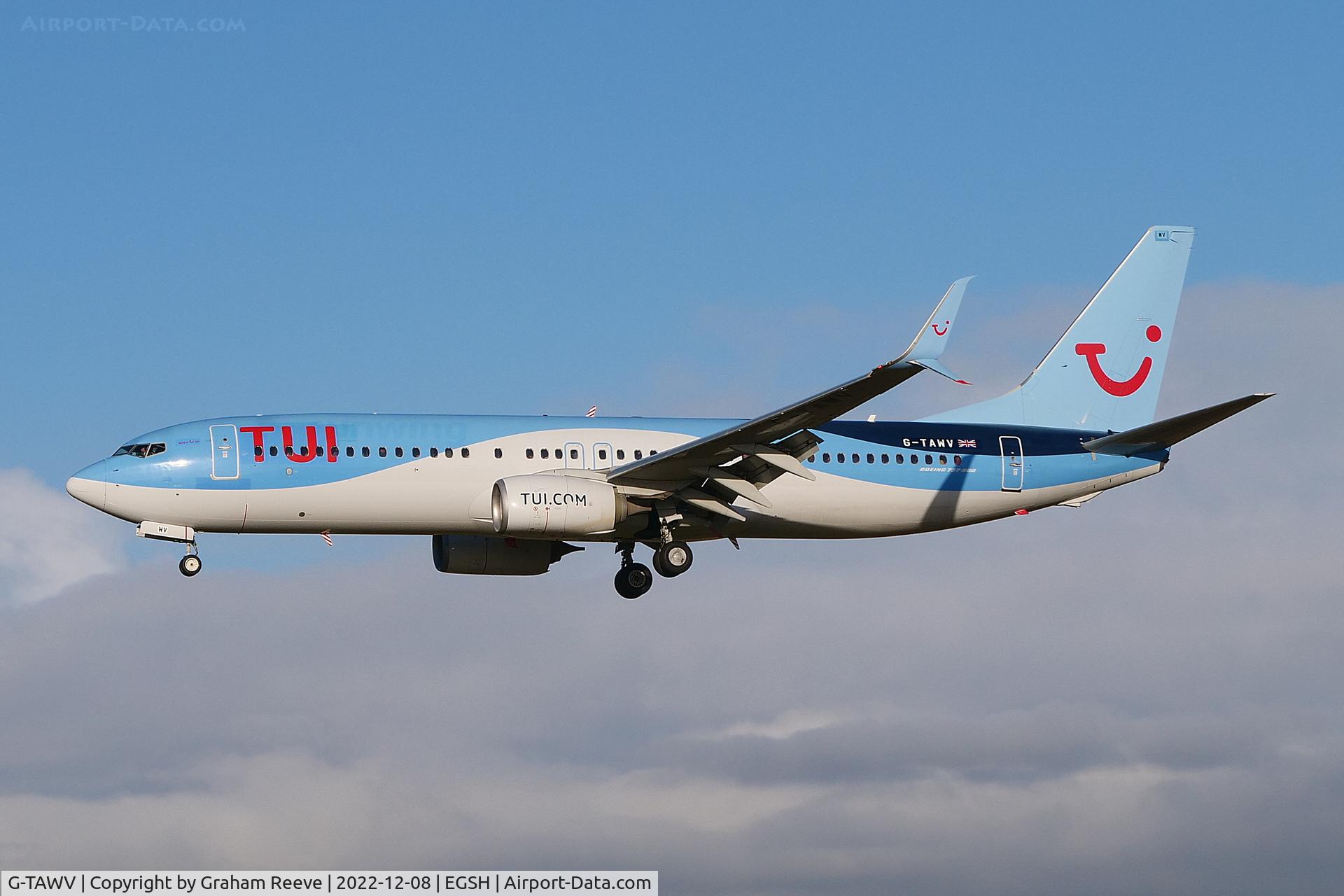 G-TAWV, 2015 Boeing 737-8K5 C/N 41662, Landing at Norwich.