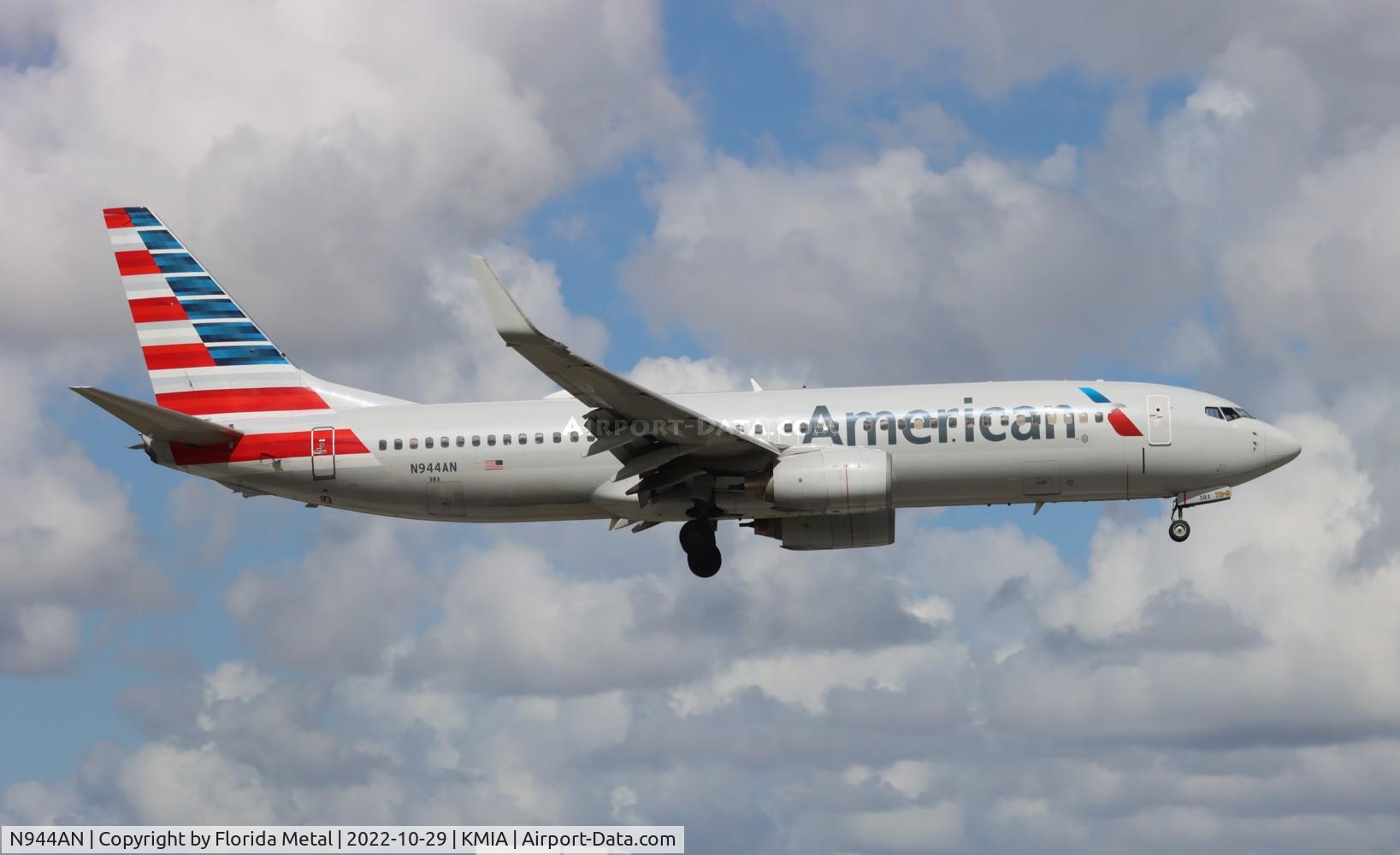N944AN, 2000 Boeing 737-823 C/N 29535, MIA 2022