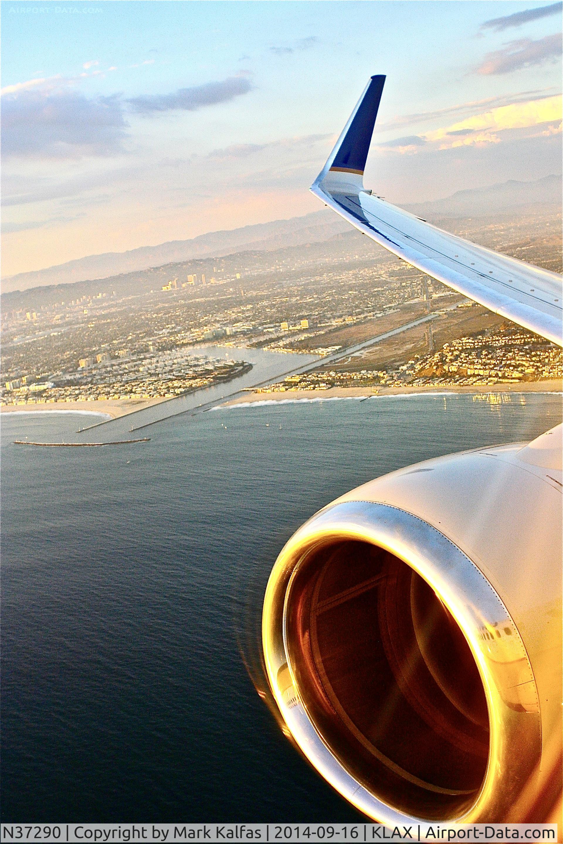 N37290, 2004 Boeing 737-824 C/N 31601, B738 United Airlines  Boeing 737-824, N37290 departing LAX with a view of Marina Del Rey