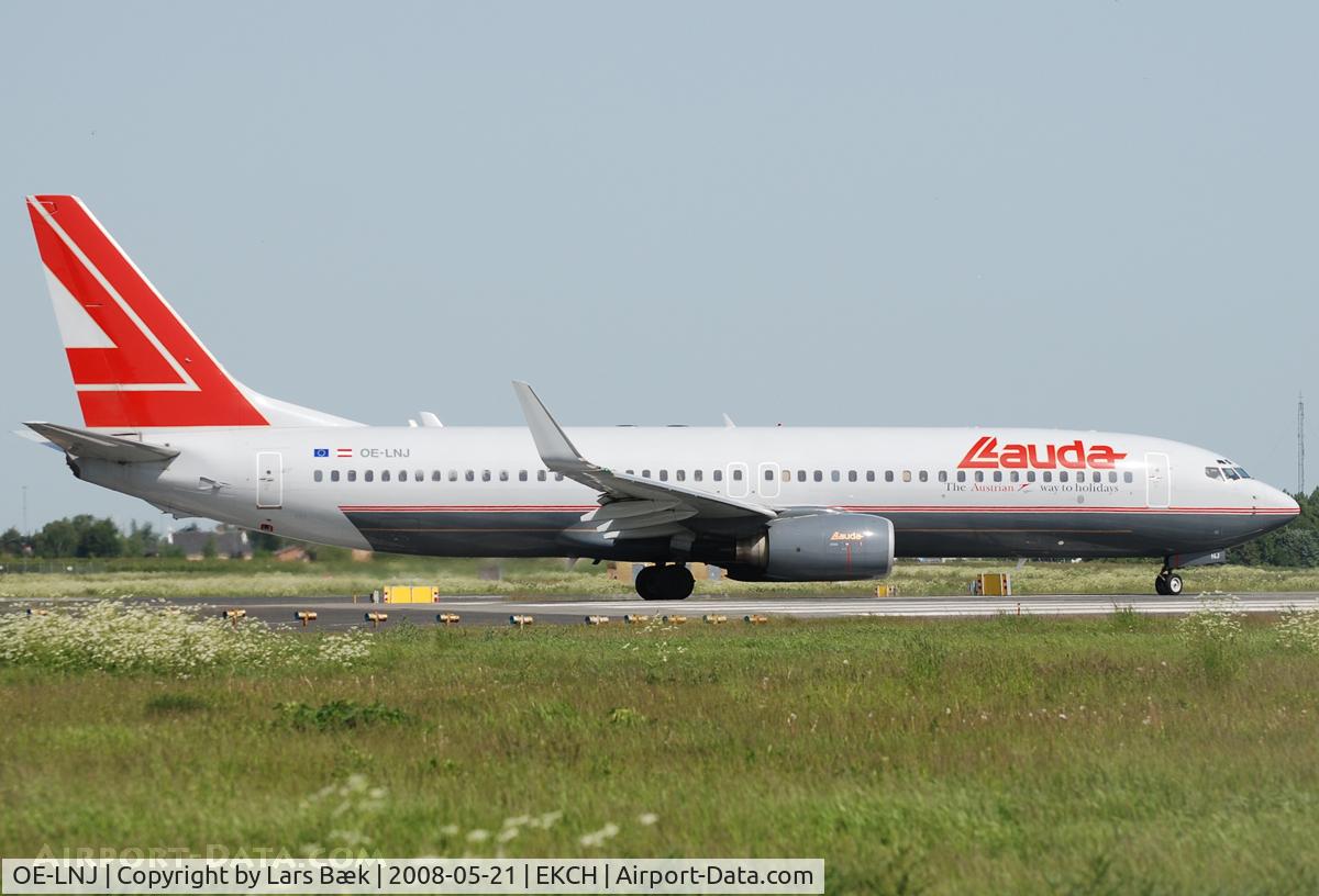 OE-LNJ, 1998 Boeing 737-8Z9 C/N 28177, RWY04R