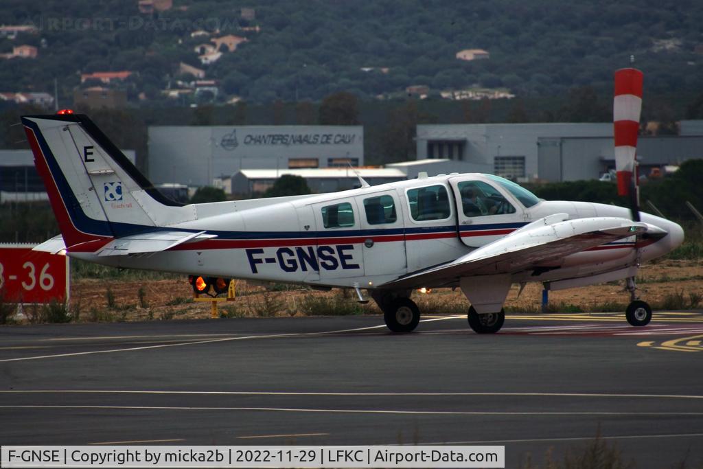 F-GNSE, Beech 58 Baron C/N TH-1705, Taxiing