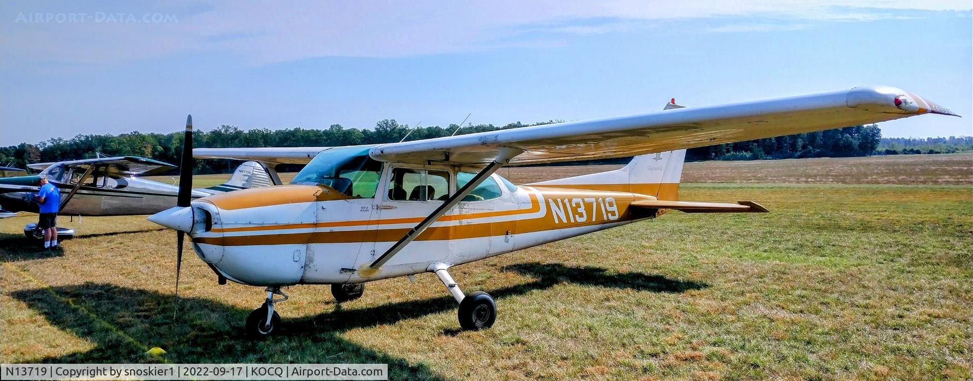 N13719, 1974 Cessna 172M C/N 17262966, At Oconto Flyin