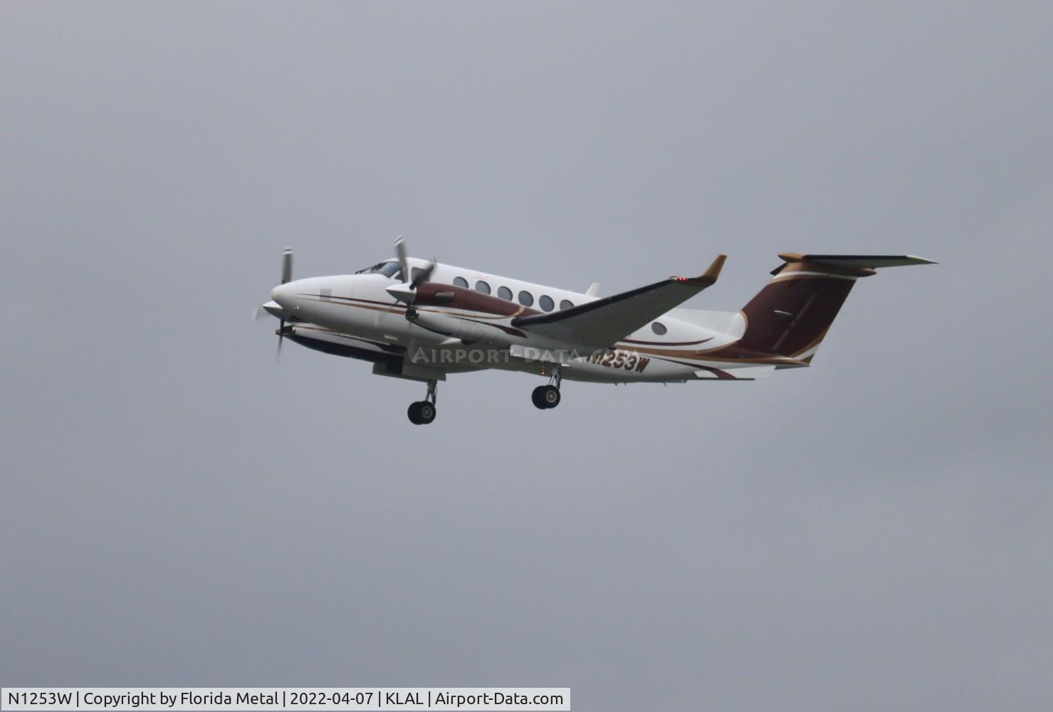 N1253W, 2001 Raytheon 350 Super King Air (B300) C/N FL-330, Sun N Fun 2022