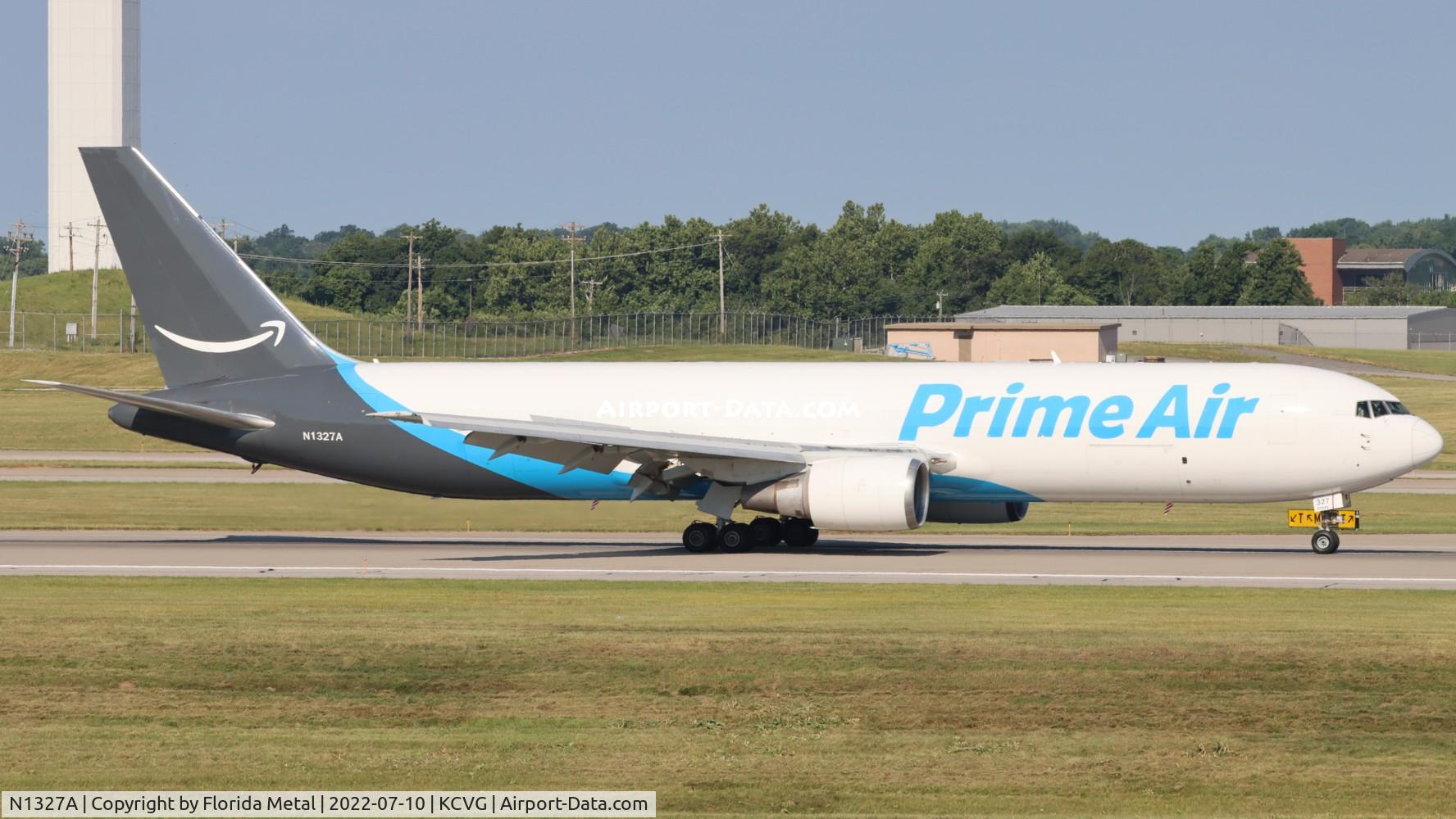 N1327A, 1996 Boeing 767-37D/ER C/N 26328, CVG 2022