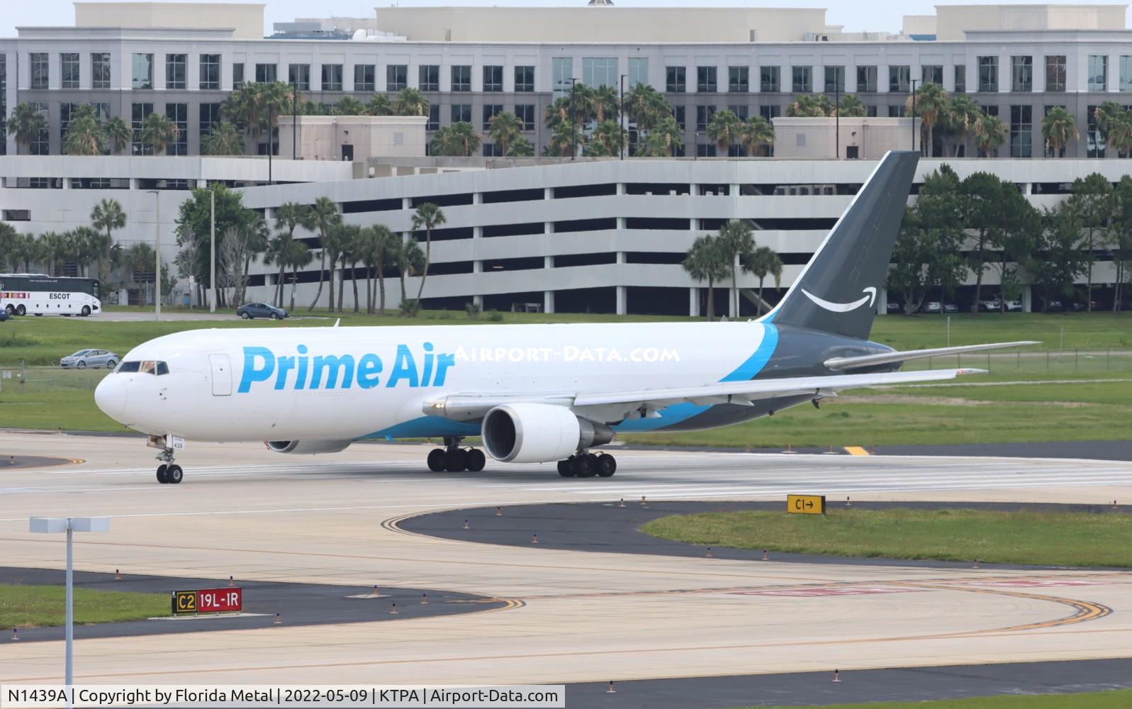 N1439A, 1997 Boeing 767-33A/ER C/N 28495, TPA 2022