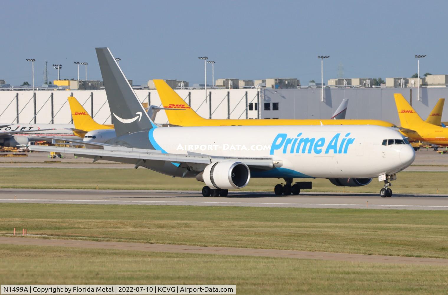 N1499A, 1995 Boeing 767-328/ER C/N 27428/586, CVG 2022
