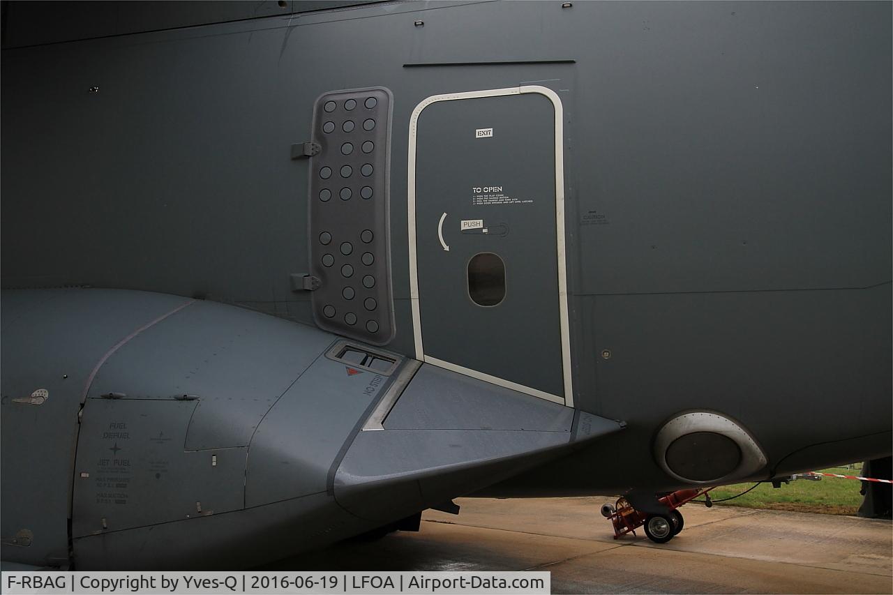 F-RBAG, 2015 Airbus A400M Atlas C/N 019, Airbus Military A400M Atlas, paratroopers drop side door, Avord Air Base 702 (LFOA) Open day 2016