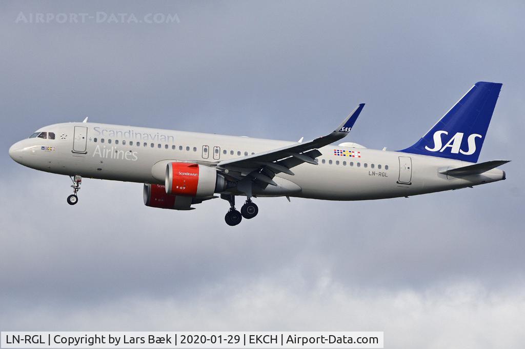 LN-RGL, 2016 Airbus A320-251NEO C/N 7290, RWY22L