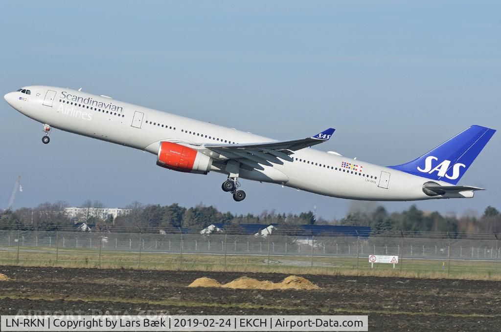 LN-RKN, 2003 Airbus A330-343X C/N 568, RWY22R