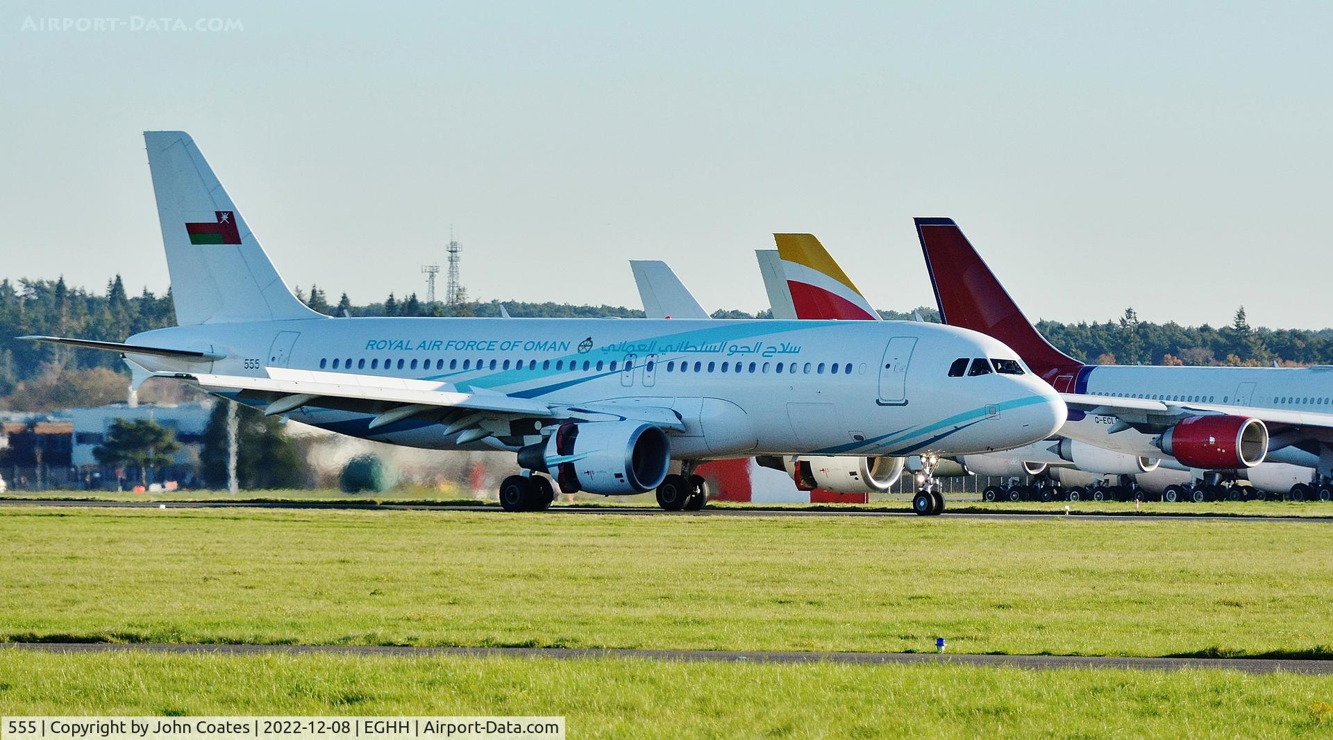 555, 2009 Airbus ACJ320 (A320-214/CJ) C/N 4117, Arriving on 26 past the parked European Cargo A340s