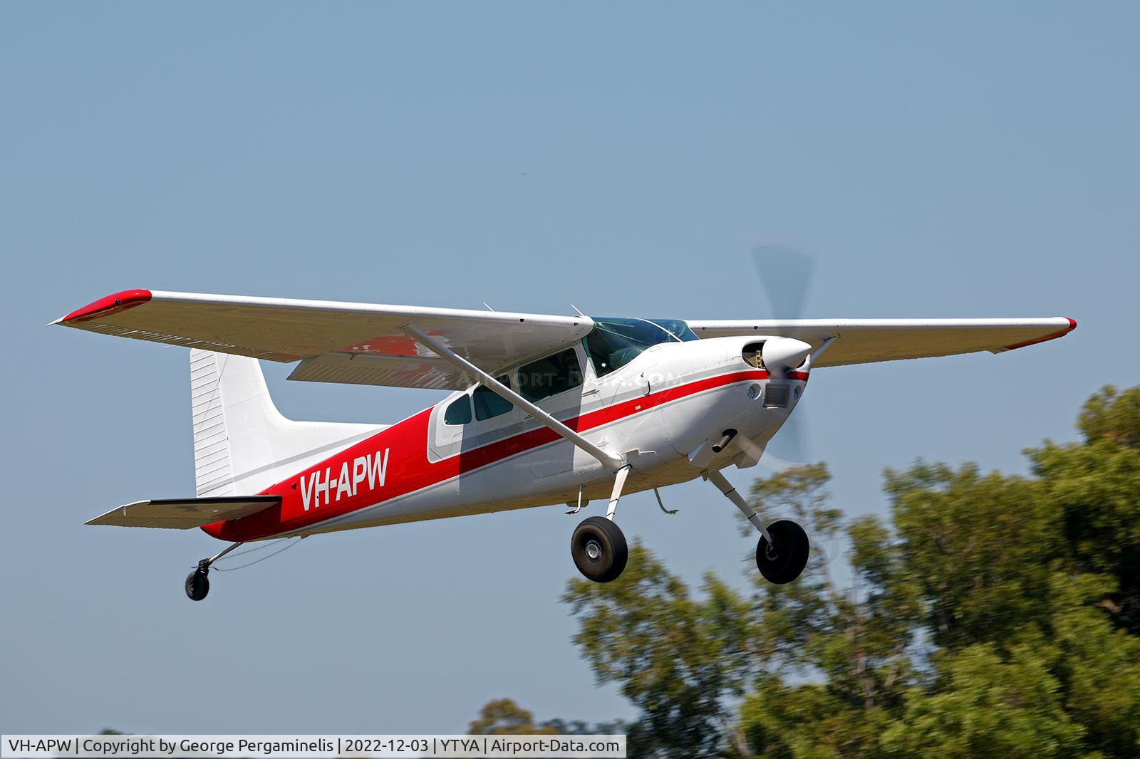 VH-APW, 1977 Cessna 180K Skywagon C/N 18052872, Antique Aeroplane Assn of Australia Christmas toy run.