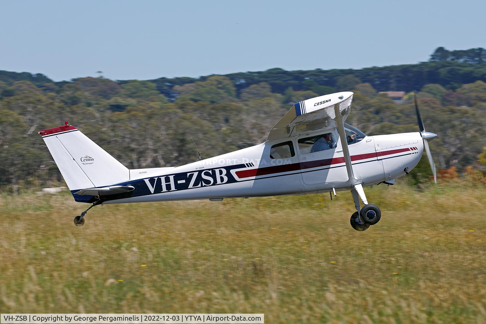 VH-ZSB, 1960 Cessna 175A Skylark C/N 56737, Antique Aeroplane Assn of Australia Christmas toy run.