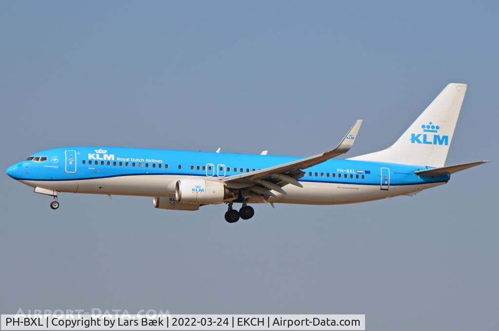 PH-BXL, 2000 Boeing 737-8K2 C/N 30359, RWY22L