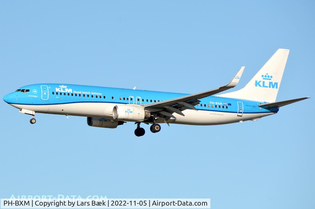 PH-BXM, 2000 Boeing 737-8K2 C/N 30355, RWY22L