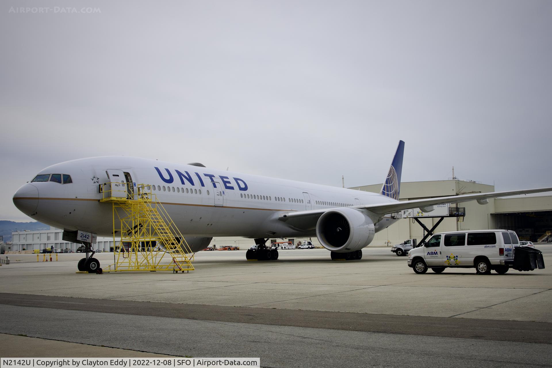 N2142U, 2017 Boeing 777-300/ER C/N 63722, SFO 2022.