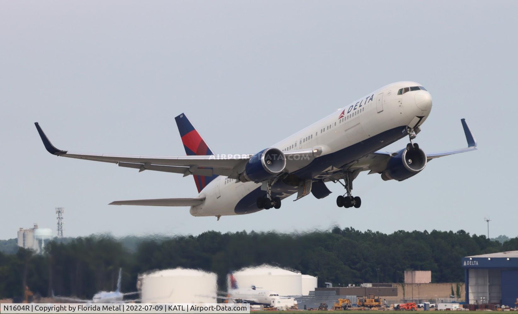N1604R, 1999 Boeing 767-332 C/N 30180, ATL 2022