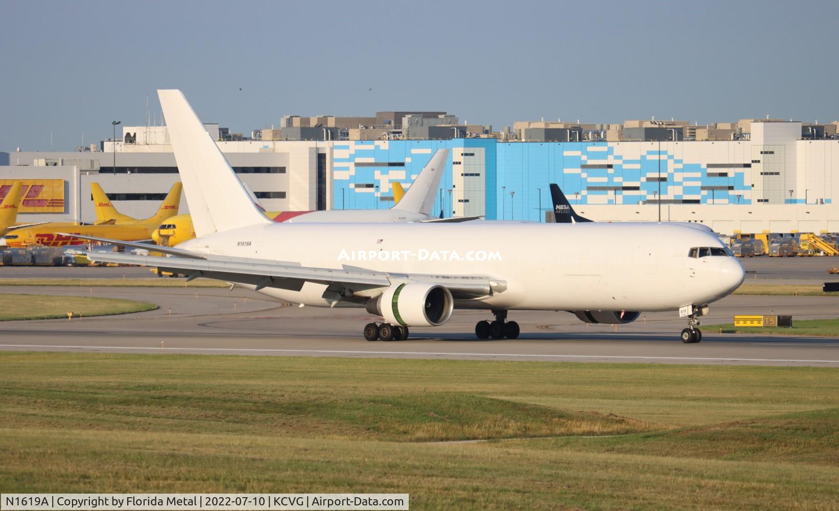 N1619A, 1993 Boeing 767-3Y0/ER C/N 26208, CVG 2022