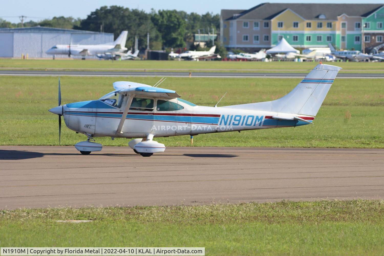 N1910M, 1975 Cessna 182P Skylane C/N 18264475, Sun N Fun 2022